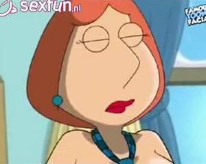 Tekenfilm figuur pijpt dikke lul en word anal geneukt